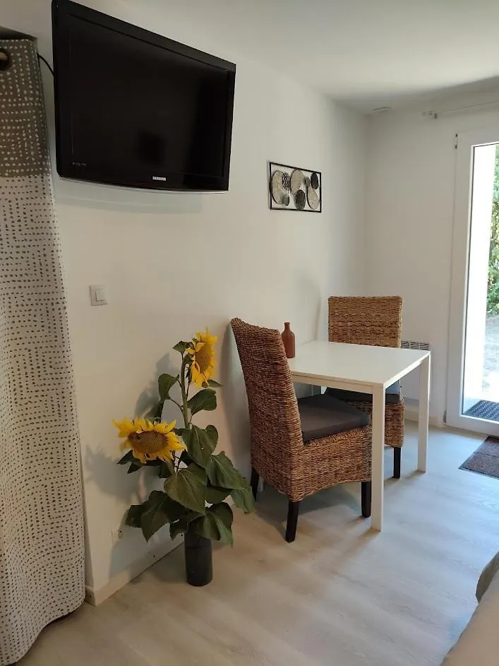 Au Jardin De Pages Chambres D'Hotes Et Gites Lias-d'Armagnac 0*,  Fransa